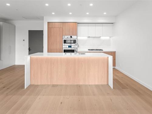 1605-2000 Hannington Rd, Langford, BC - Indoor Photo Showing Kitchen