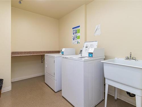 404-2757 Quadra St, Victoria, BC - Indoor Photo Showing Laundry Room