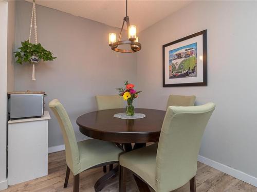 404-2757 Quadra St, Victoria, BC - Indoor Photo Showing Dining Room