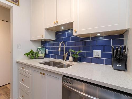 404-2757 Quadra St, Victoria, BC - Indoor Photo Showing Kitchen With Double Sink