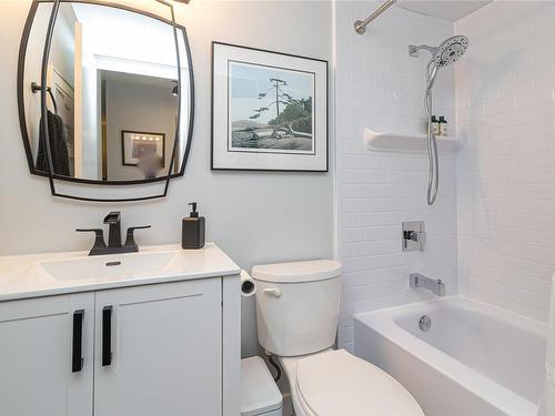 404-2757 Quadra St, Victoria, BC - Indoor Photo Showing Bathroom