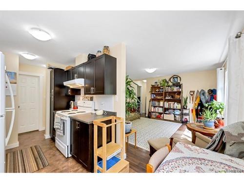 8033 Greendale Rd, Lake Cowichan, BC - Indoor Photo Showing Kitchen