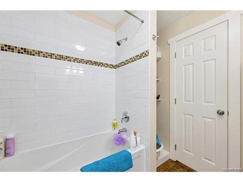 8033 Greendale Rd, Lake Cowichan, BC - Indoor Photo Showing Bathroom