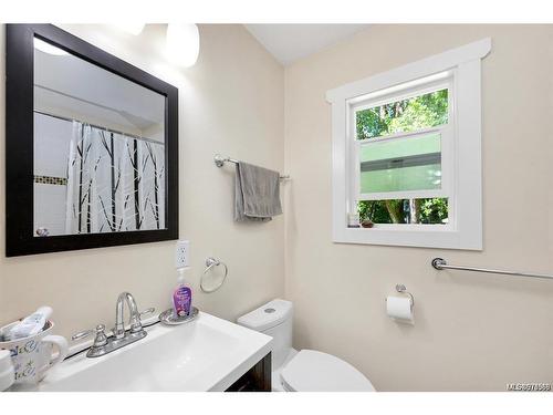 8033 Greendale Rd, Lake Cowichan, BC - Indoor Photo Showing Bathroom