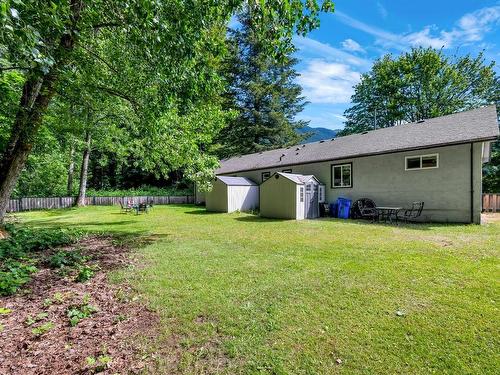 8033 Greendale Rd, Lake Cowichan, BC - Outdoor