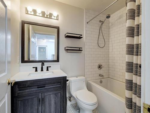 405-649 Bay St, Victoria, BC - Indoor Photo Showing Bathroom