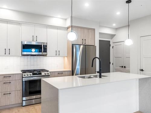 410-947 Whirlaway Cres, Langford, BC - Indoor Photo Showing Kitchen With Double Sink With Upgraded Kitchen