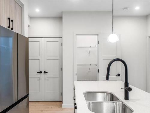 410-947 Whirlaway Cres, Langford, BC - Indoor Photo Showing Kitchen With Double Sink