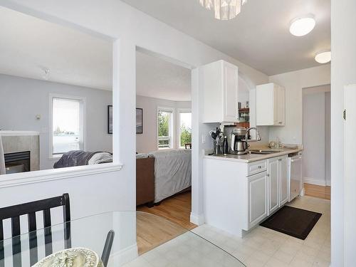 301-1811 Comox Ave, Comox, BC - Indoor Photo Showing Kitchen With Double Sink