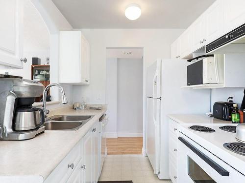 301-1811 Comox Ave, Comox, BC - Indoor Photo Showing Kitchen With Double Sink