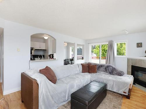 301-1811 Comox Ave, Comox, BC - Indoor Photo Showing Living Room With Fireplace