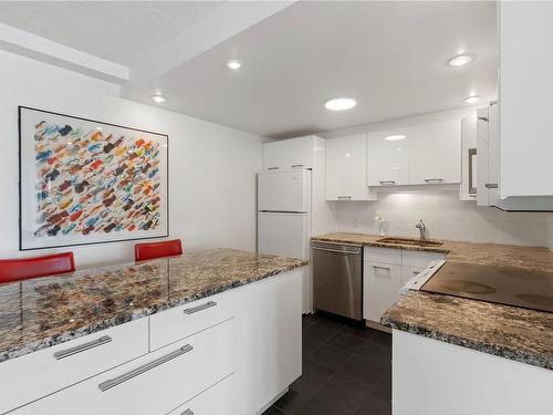 500-1234 Wharf St, Victoria, BC - Indoor Photo Showing Kitchen With Upgraded Kitchen