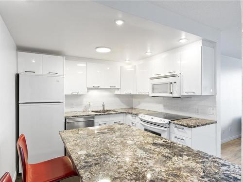 500-1234 Wharf St, Victoria, BC - Indoor Photo Showing Kitchen