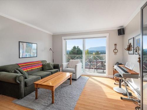 402-481 Kennedy St, Nanaimo, BC - Indoor Photo Showing Living Room