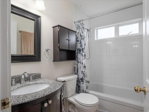 402-481 Kennedy St, Nanaimo, BC - Indoor Photo Showing Bathroom