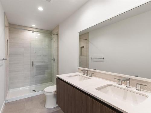 1012-2000 Hannington Rd, Langford, BC - Indoor Photo Showing Bathroom