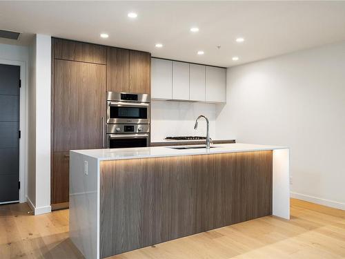 1012-2000 Hannington Rd, Langford, BC - Indoor Photo Showing Kitchen