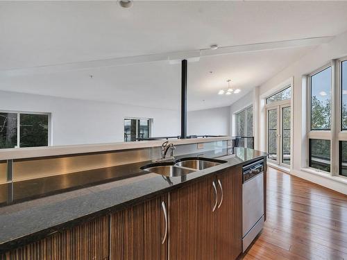 405-1392 Island Hwy South, Campbell River, BC - Indoor Photo Showing Kitchen With Double Sink