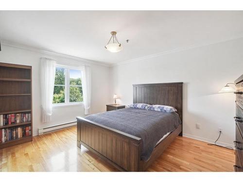 Master bedroom - 203-72 Boul. Des Hauts-Bois, Sainte-Julie, QC - Indoor Photo Showing Bedroom