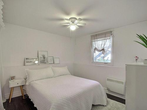 Master bedroom - 176 Rue Villeneuve, Val-D'Or, QC - Indoor Photo Showing Bedroom