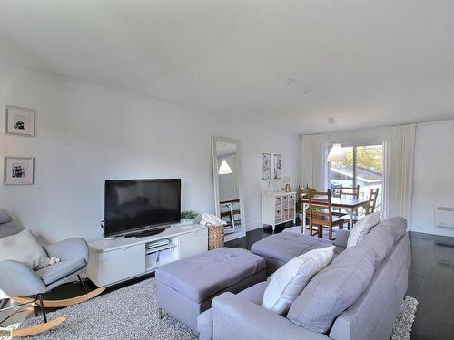 Overall view - 176 Rue Villeneuve, Val-D'Or, QC - Indoor Photo Showing Living Room