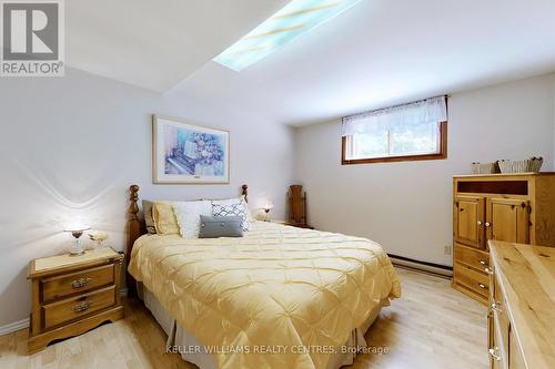 121 Queen Street, Kawartha Lakes, ON - Indoor Photo Showing Bedroom