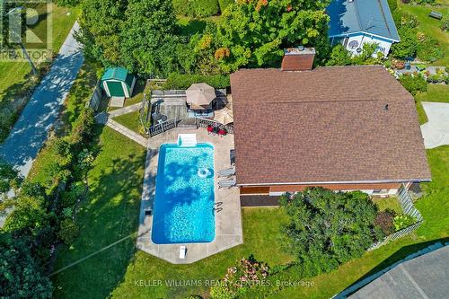 121 Queen Street, Kawartha Lakes, ON - Outdoor With In Ground Pool