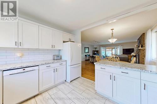 121 Queen Street, Kawartha Lakes, ON - Indoor Photo Showing Kitchen