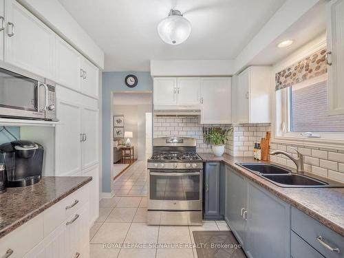 1545 Marshcourt Dr, Pickering, ON - Indoor Photo Showing Kitchen With Double Sink