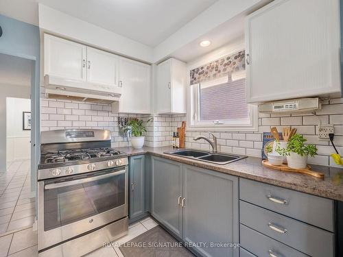 1545 Marshcourt Dr, Pickering, ON - Indoor Photo Showing Kitchen With Double Sink