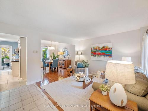 1545 Marshcourt Dr, Pickering, ON - Indoor Photo Showing Living Room