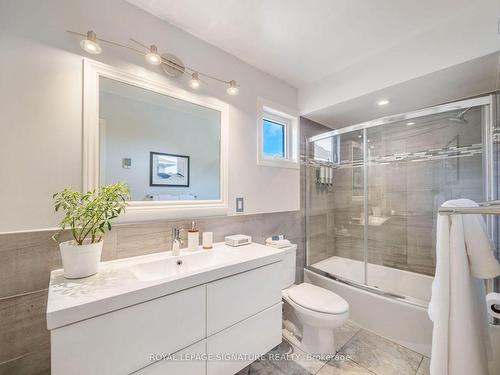 1545 Marshcourt Dr, Pickering, ON - Indoor Photo Showing Bathroom