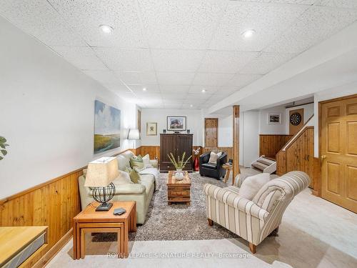 1545 Marshcourt Dr, Pickering, ON - Indoor Photo Showing Living Room