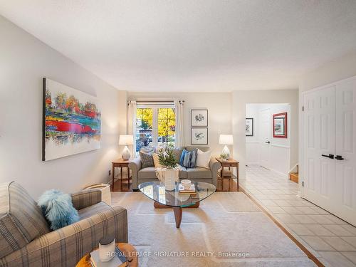 1545 Marshcourt Dr, Pickering, ON - Indoor Photo Showing Living Room