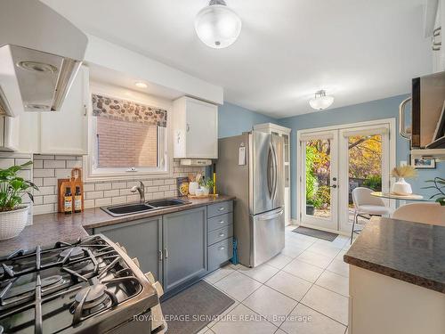 1545 Marshcourt Dr, Pickering, ON - Indoor Photo Showing Kitchen With Double Sink