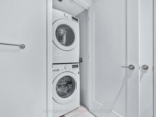 1006-110 Marine Parade Dr, Toronto, ON - Indoor Photo Showing Laundry Room