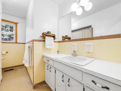 668 Peele Blvd, Burlington, ON - Indoor Photo Showing Bathroom