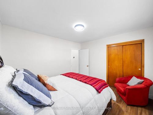 668 Peele Blvd, Burlington, ON - Indoor Photo Showing Bedroom