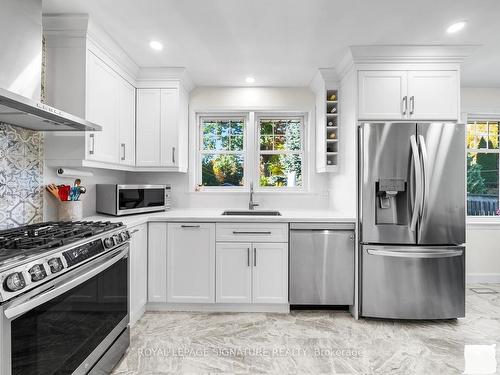 668 Peele Blvd, Burlington, ON - Indoor Photo Showing Kitchen With Stainless Steel Kitchen With Upgraded Kitchen