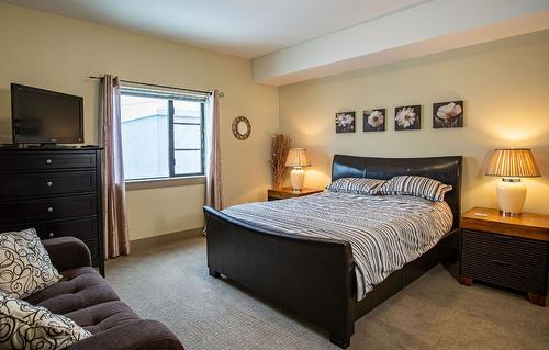 205-309 First Street, Revelstoke, BC - Indoor Photo Showing Bedroom