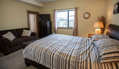 205-309 First Street, Revelstoke, BC - Indoor Photo Showing Bedroom