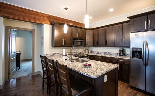 205-309 First Street, Revelstoke, BC - Indoor Photo Showing Kitchen With Double Sink