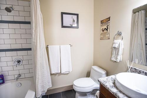 205-309 First Street, Revelstoke, BC - Indoor Photo Showing Bathroom