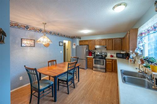 1725 Duncan Avenue, Penticton, BC - Indoor