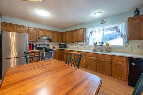 1725 Duncan Avenue, Penticton, BC - Indoor Photo Showing Kitchen With Double Sink