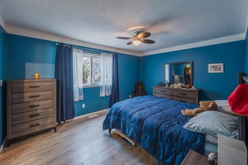 1725 Duncan Avenue, Penticton, BC - Indoor Photo Showing Bedroom