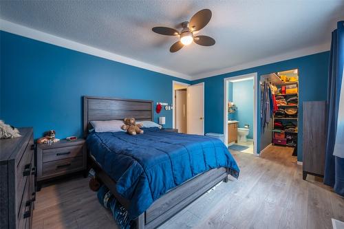 1725 Duncan Avenue, Penticton, BC - Indoor Photo Showing Bedroom