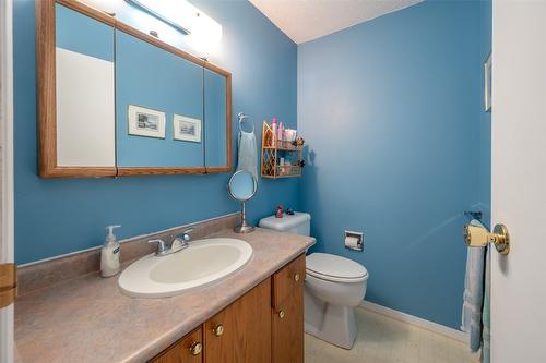 1725 Duncan Avenue, Penticton, BC - Indoor Photo Showing Bathroom