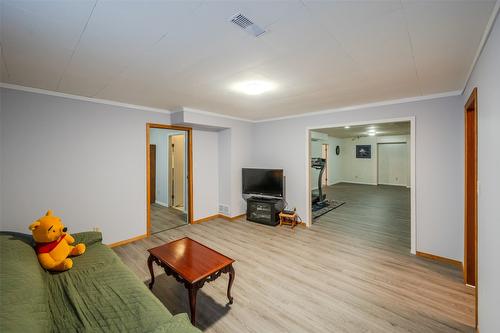 1725 Duncan Avenue, Penticton, BC - Indoor