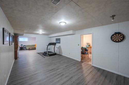 1725 Duncan Avenue, Penticton, BC - Indoor